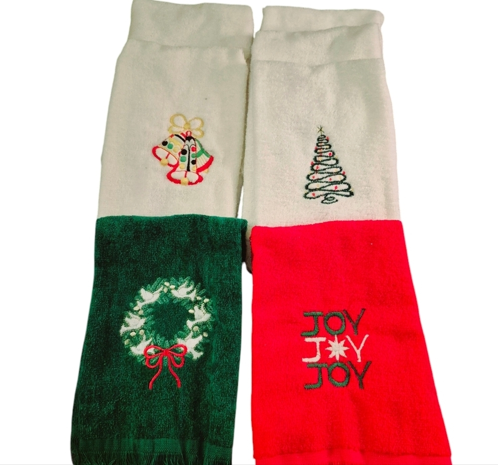 Christmas Hand Towels 7 Cannons 18x11 Fringed White Green Red Stitched Decor